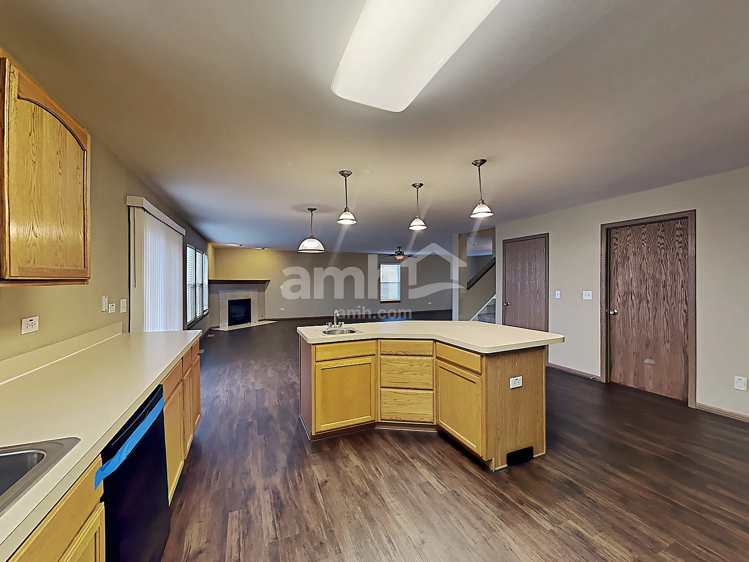 3 bed, 2.5 bath, 2928 sqft, $3,445 — Photo 4