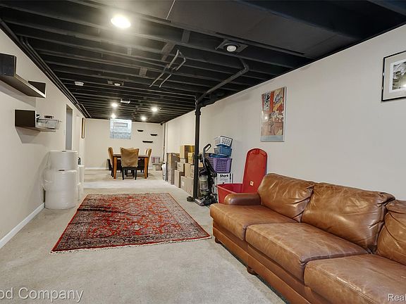 5th image of 32551 Halmich Dr