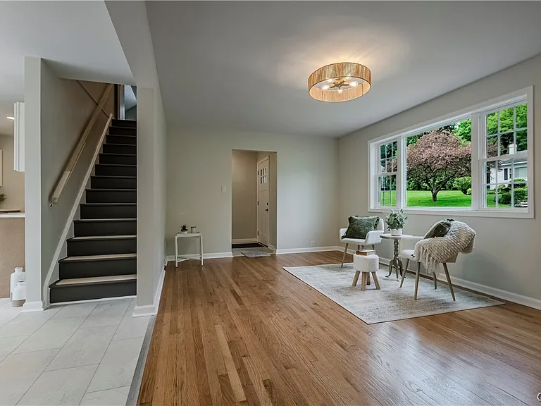 8 Terrace Hill Dr — Photo 15