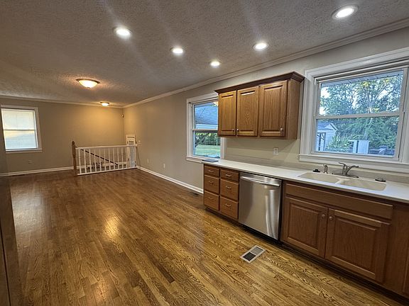 4th image of 1629 Edgewood Dr