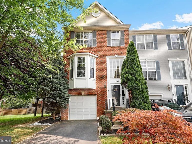 1942 Crossing Stone Ct — Photo 1