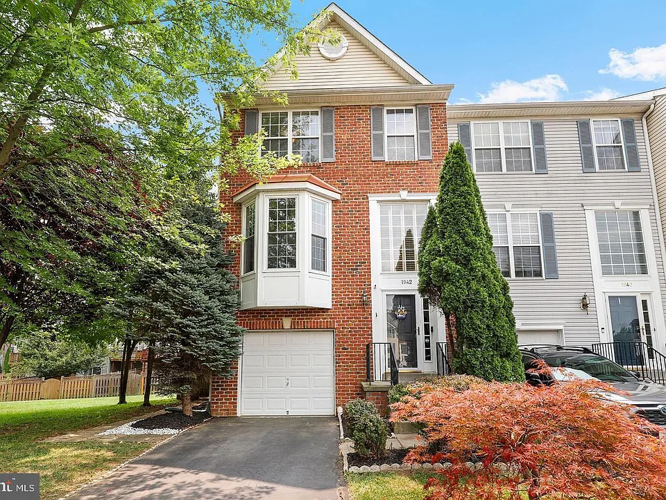 1942 Crossing Stone Ct