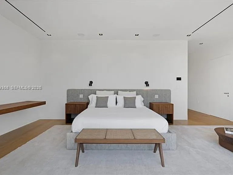 1051 W 48th St #4 — Photo 38