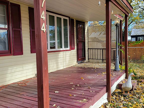5th image of 744 Arlington Ave