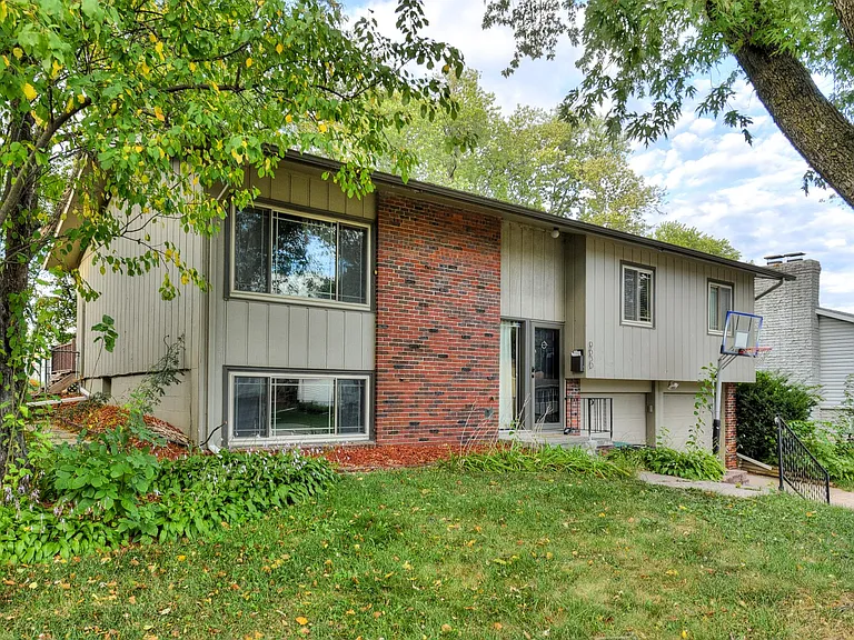 9630 Taylor St — Photo 4