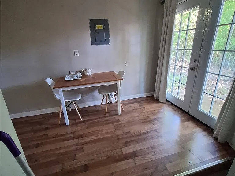 818-2 Ethelored St — Photo 3