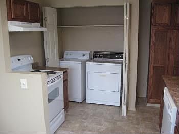 3rd image of 697 W Stone St