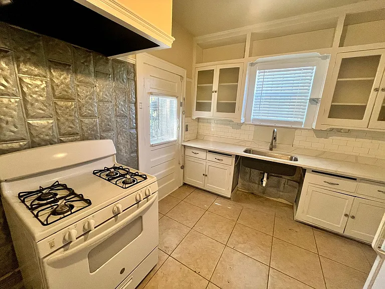 424 E Ashby Pl #1 — Photo 7