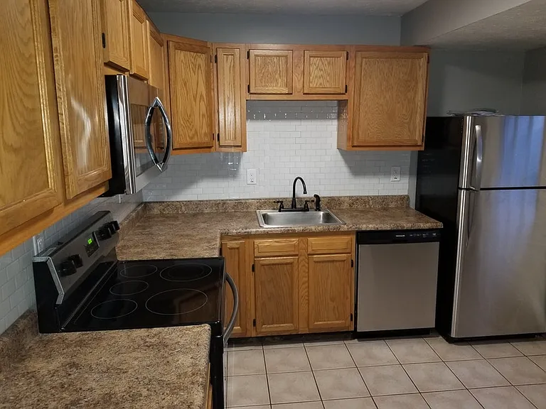 70 Montgomery St #8 — Photo 9