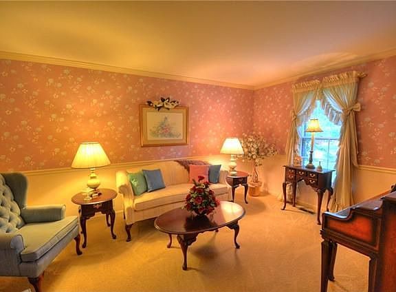4th image of 3018 Regency Park Dr