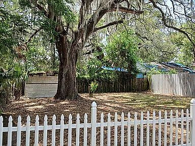 5th image of 217 SE 14th Ln