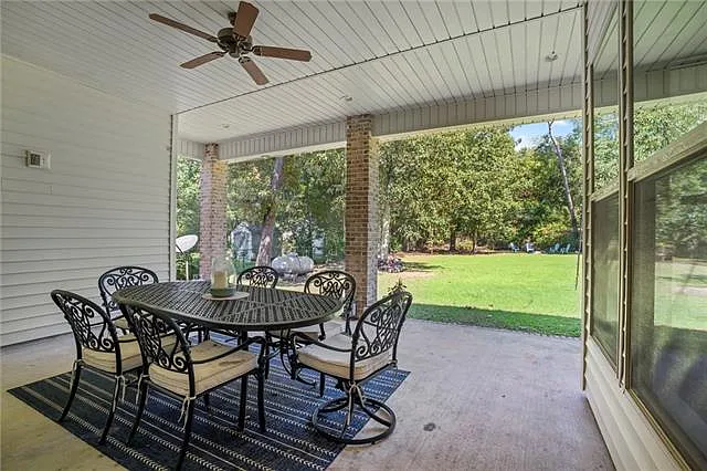 2225 Labarre St — Photo 22