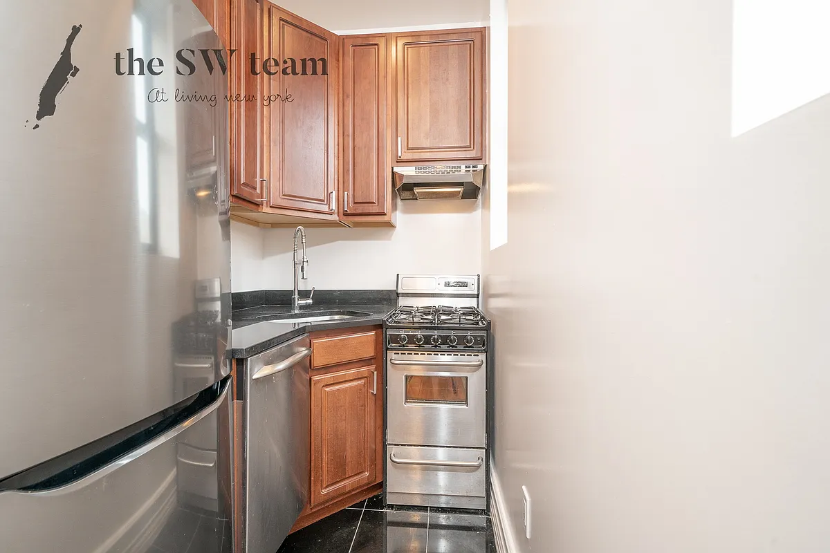 Building Photo - 53 W 105th St #9