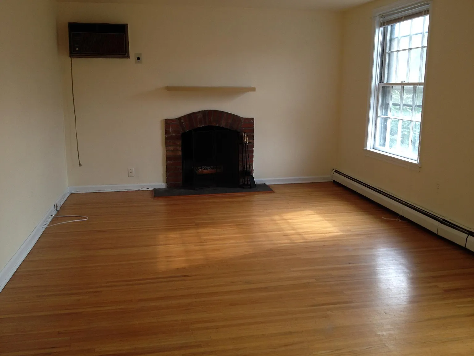 Studio, 300 sqft, $1,200 — Photo 1