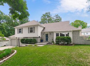 5709 W 92nd St, Overland Park, KS 66207
