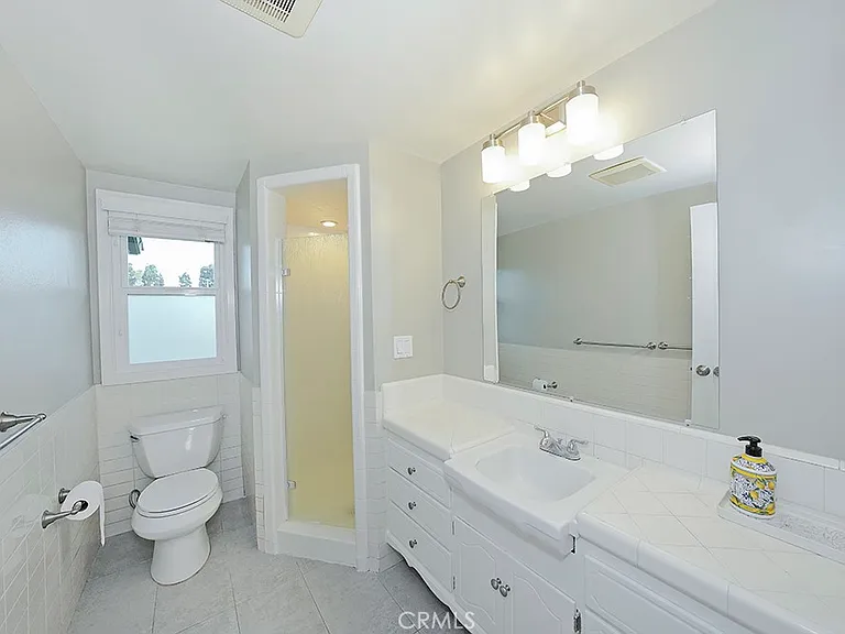 2149 Victoria Dr — Photo 33