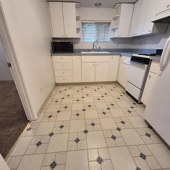 296 Reddy St — Photo 9