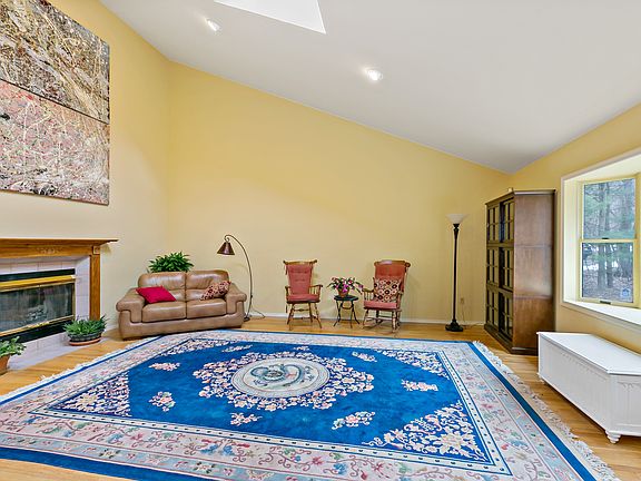 3rd image of 99 Deer Hill Ct