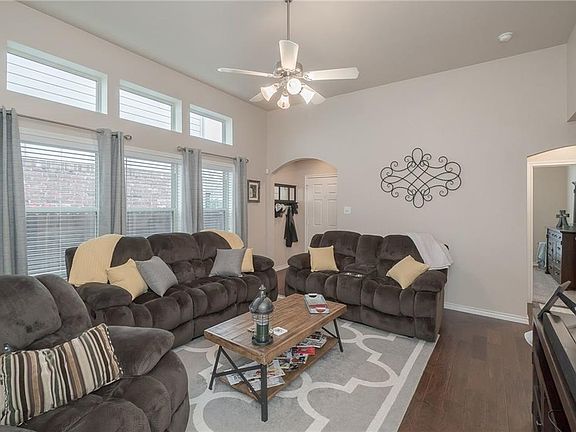 5th image of 8916 Holliday Ln