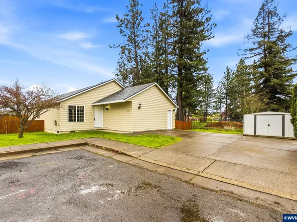 3130 Chuckar Ln, Lebanon, OR 97355