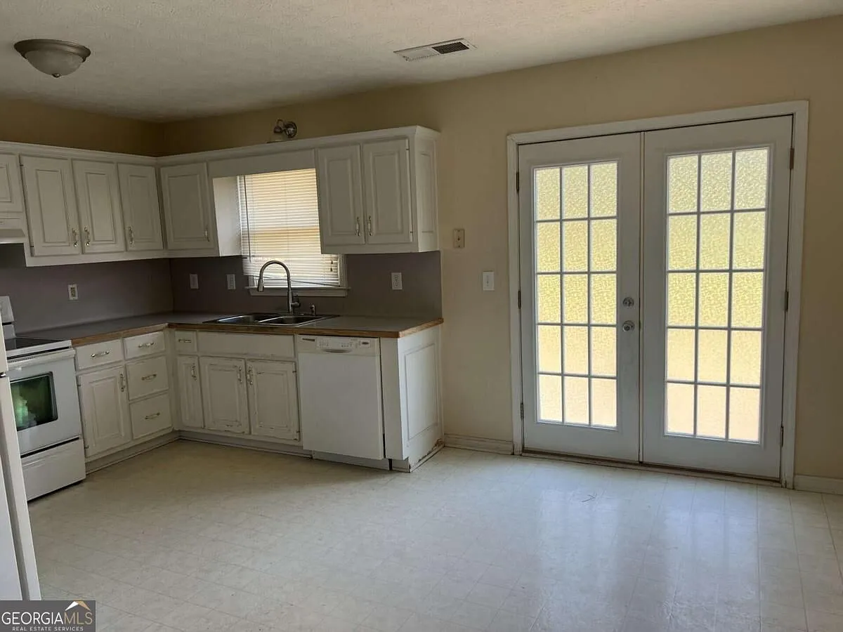 3 bed, 2.0 bath, 1488 sqft, $1,700 — Photo 3