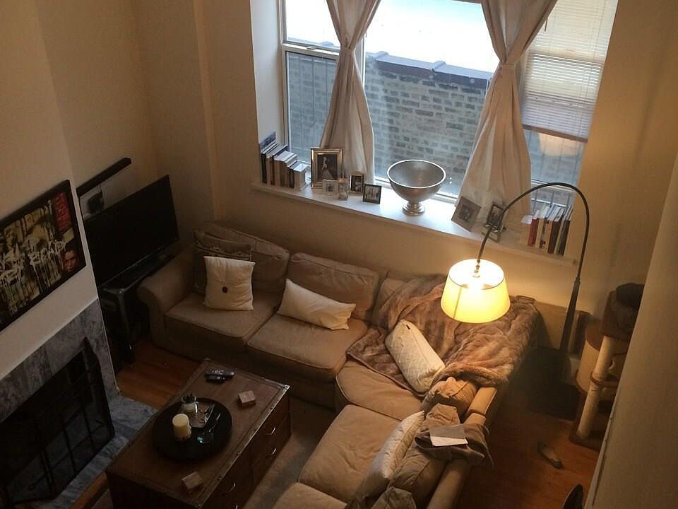 2nd image of 3257 N Sheffield Ave APT 207
