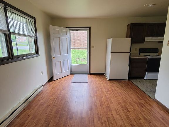 2nd image of 34 Brindle Dr APT 4