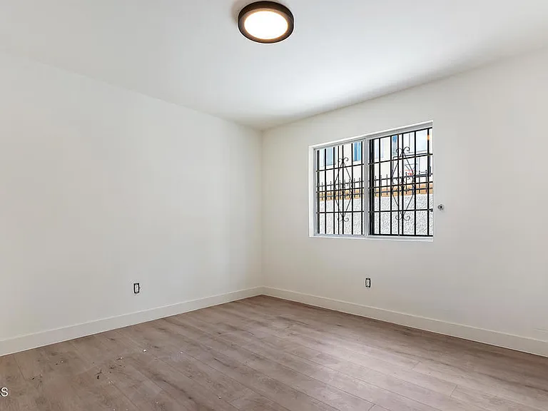 532 E 97th St #3 — Photo 16