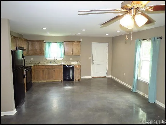 306 Barnes St — Photo 4