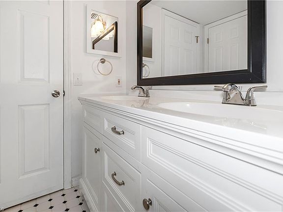 4th image of 134 Cypress WAY E #3