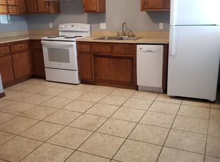 1312 E 25th Ter, Lawrence, KS 66046