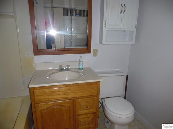 4th image of 221 8th St E