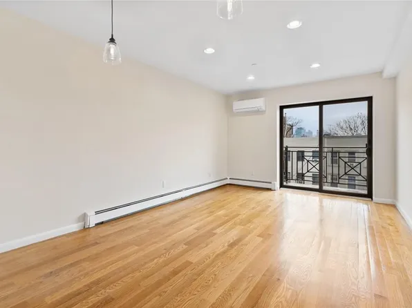 2547 23rd Street #4F, Astoria, NY 11102