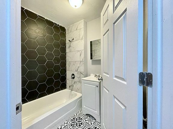 4th image of 95 Parker St #3A