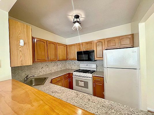 3rd image of 669 Bergen St #3