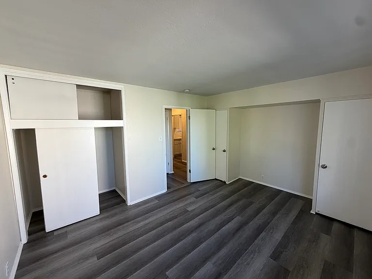 311 Lester — Photo 11