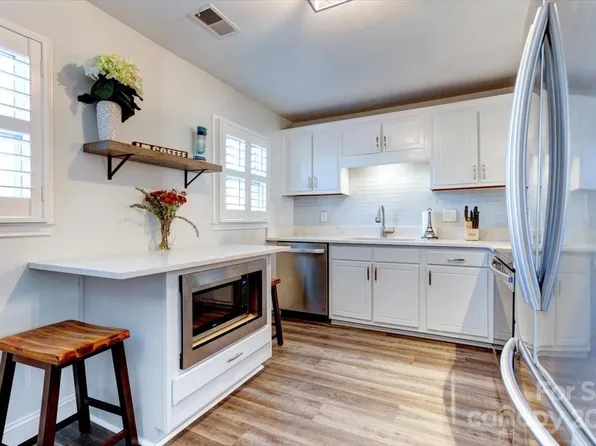 8328 Knights Bridge Rd, Charlotte, NC 28210