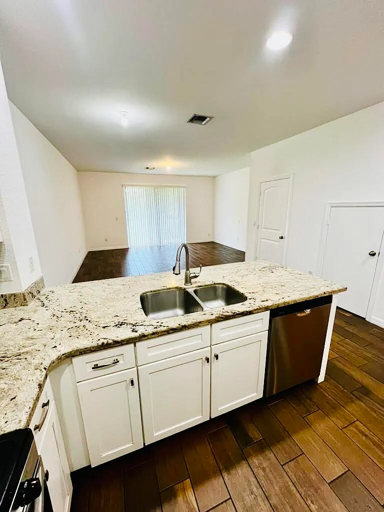 3 bed, 2.5 bath, 1578 sqft, $2,775 — Photo 3