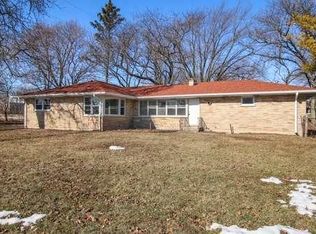 40182 N West Shore Dr, Antioch, IL 60002