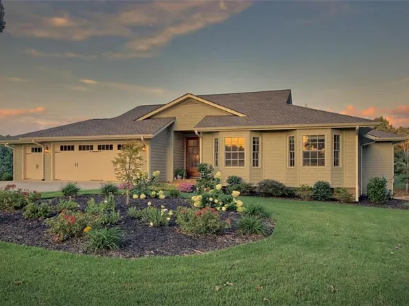 502 Cottage Crest Dr, Clarkesville, GA 30523