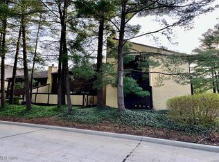 565 Hampton Ridge Dr, Akron, OH 44313