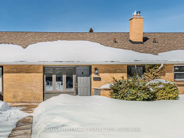 16 Burdock Ln, Toronto, ON M3C 2G5