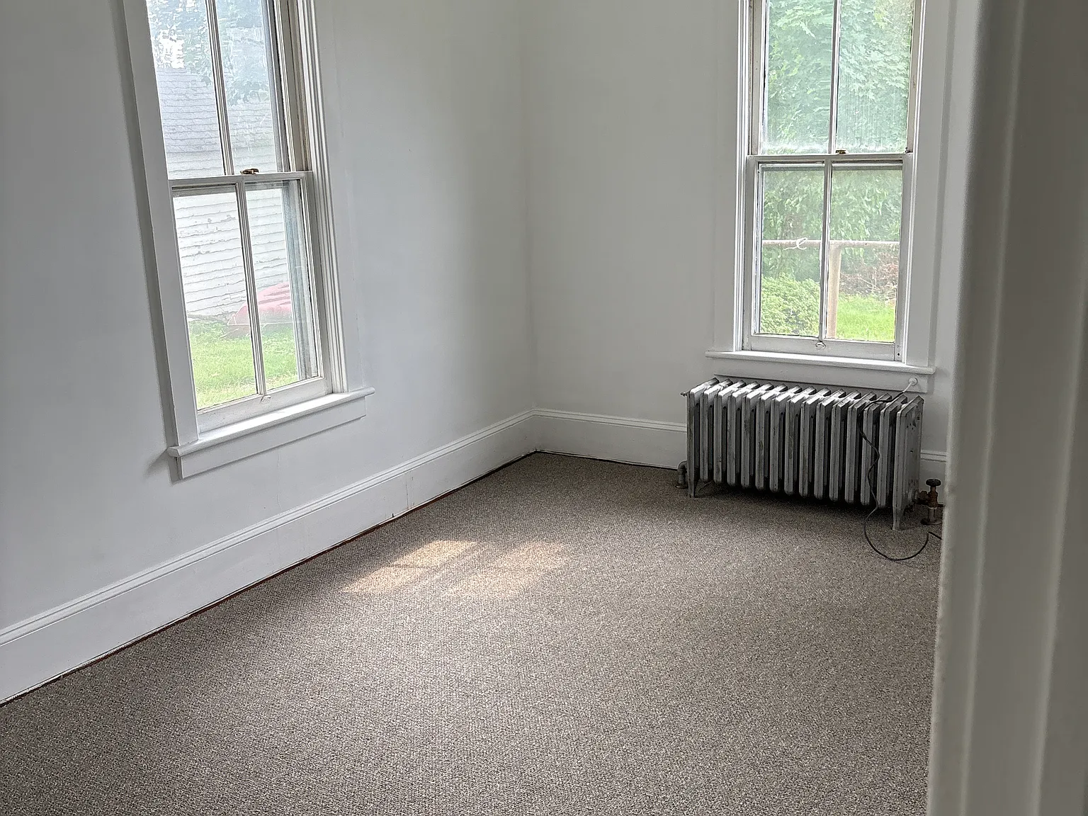 2 bed, 950 sqft, $1,050 — Photo 3