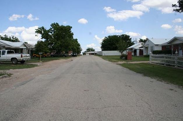 2nd image of 109 34th St