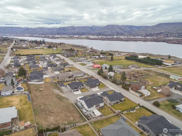 443 NW Spruce Court, East Wenatchee, WA 98802