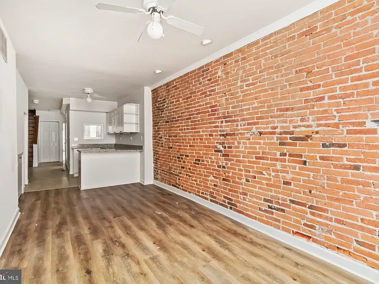 1122 William St — Photo 7