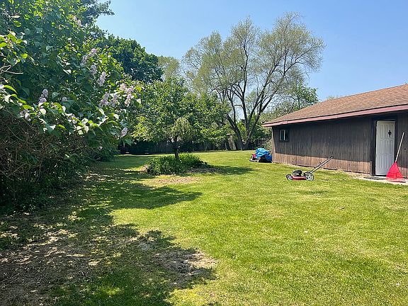4th image of 2641 Gilbert Rd
