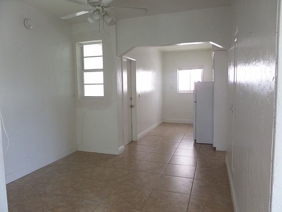 3rd image of 901 7th St #5