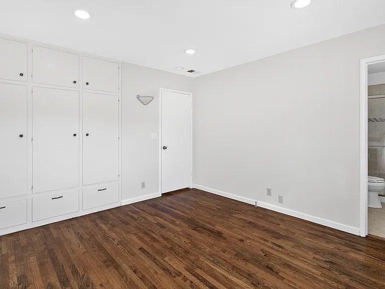 899 Ebbets Dr — Photo 18