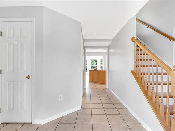 4th image of 109 Tartan Dr